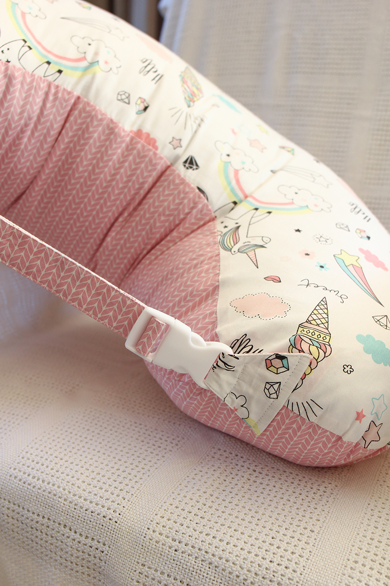 Наволочка для годування,єдинороги на бiлому